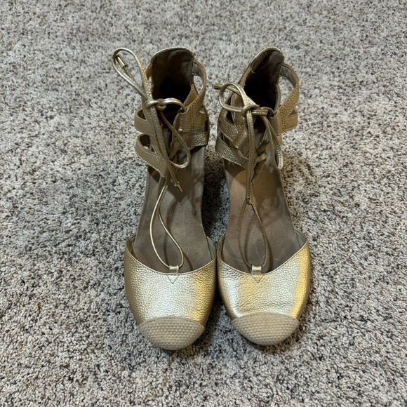 Vionic Aruba Calypso Lace-Up Wedge Gold Espadrilles—7 - Picture 3 of 14